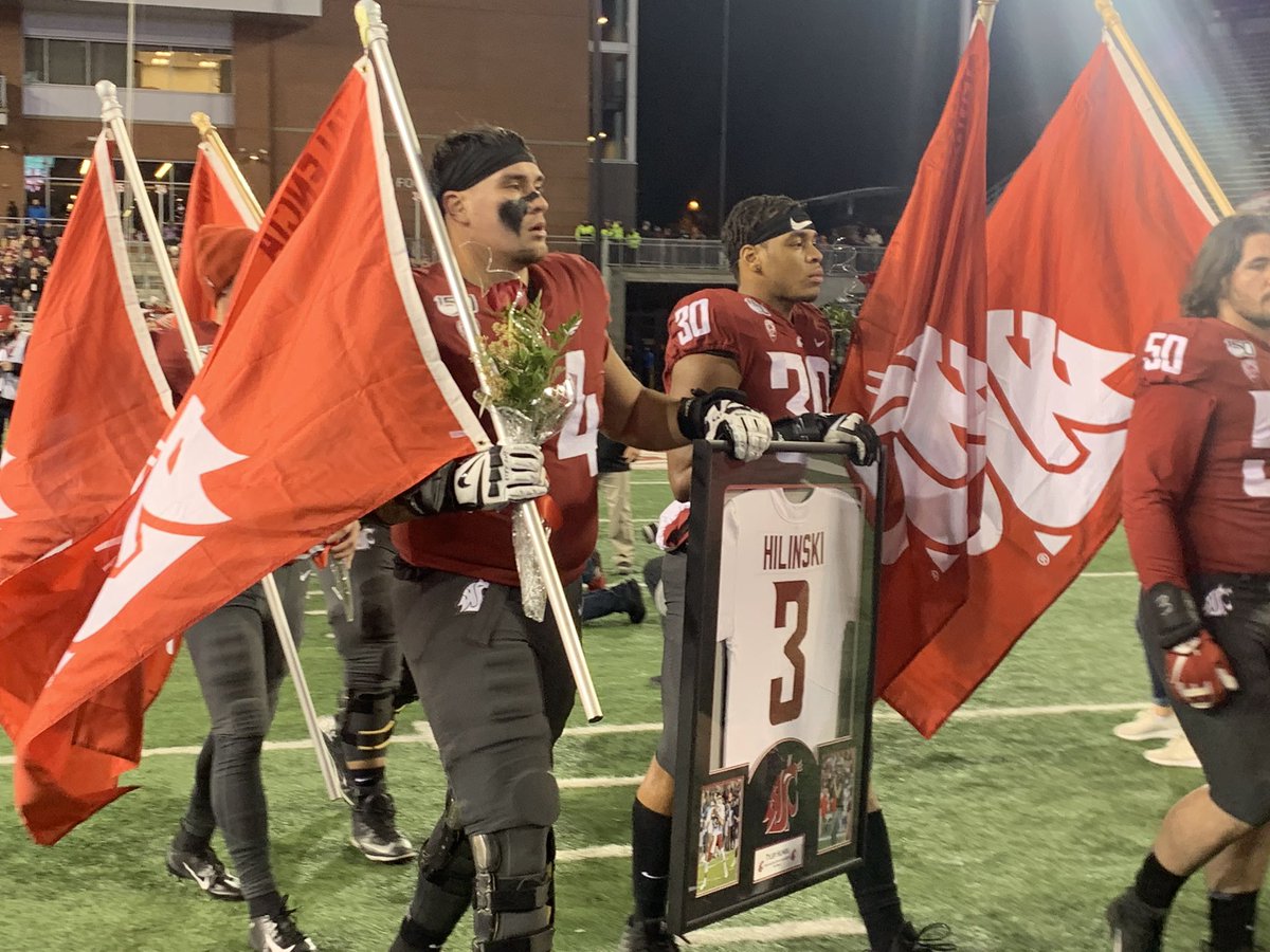 CougfanCOM's tweet photo. Forever to 3. @HilinskisHope #GoCougs https://t.co/COosDwrAPk