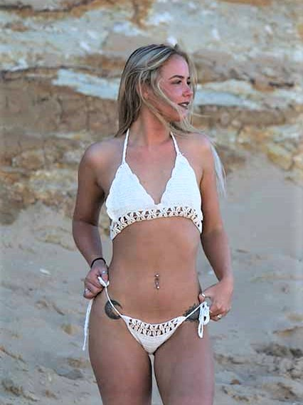 BohemiaBold's tweet photo. Shelly 👙 🏖️🌊 🌴#swimwear #fashion #summer #oceanbabe #beachbabe #standout #bikini #boldfashion #boldandbohemia #berry https://t.co/BRjT41p2yD