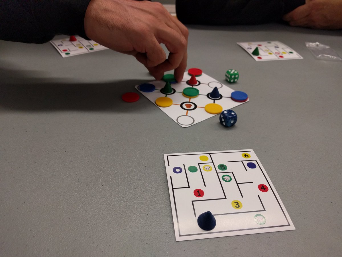 esanoestuficha's tweet photo. #Colorinto Y como no iba a jugar para terminar #DAUNIT con @afrogames los primeros fans del #prototipo filler de 2 a 4 jugadores a partir de 8 años de 10-20 min duración. Espero que desgasteis el #proto y me deis #feedback compañeros! Muy grandes😘
@DAUBarcelona @asociacionludo https://t.co/ZmkDcoNh5q