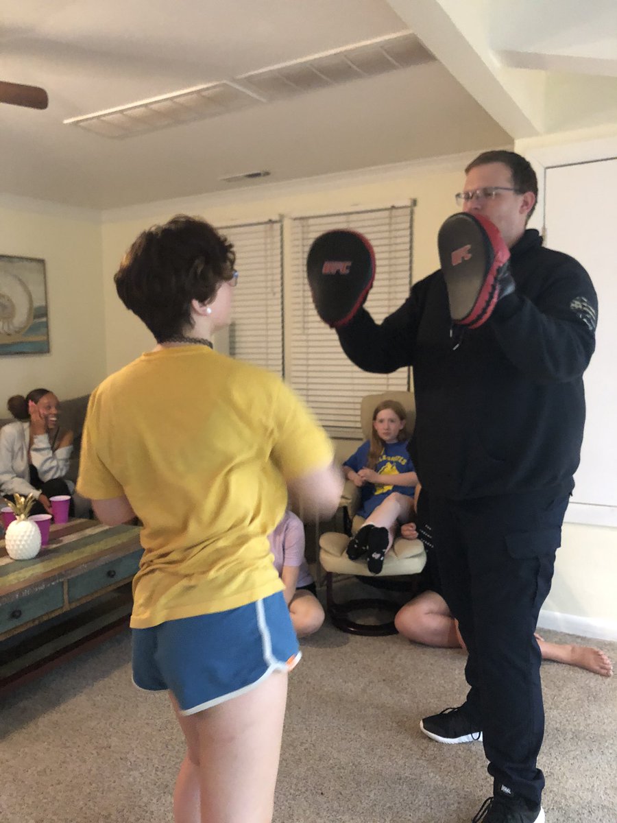iLabSabo's tweet photo. @GRHSiLab @IlabSmt The first Future Ready Retreat was a success...25 girl’s bonded together over the weekend and the community helped! Thank you to our volunteers who taught self defense, cookie decorating, cooking lessons and     Journal writing to destress! https://t.co/I5qc8CTff3