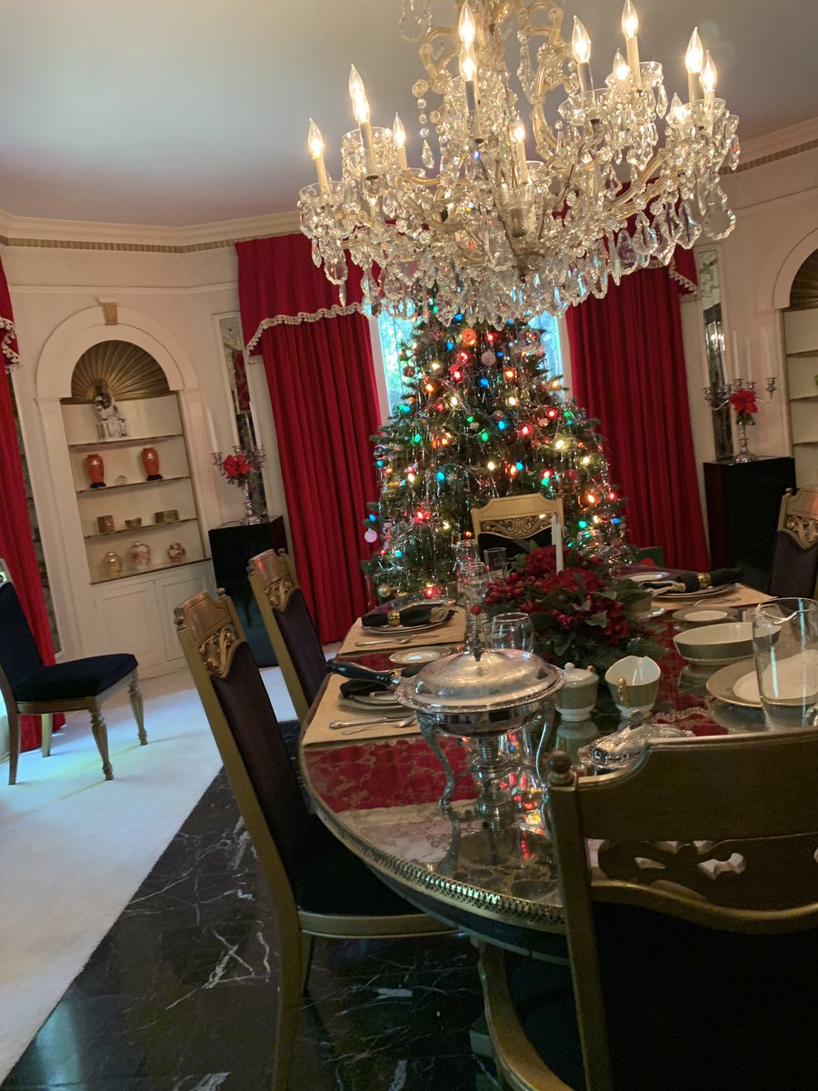 MastersTrace's tweet photo. Graceland is PERFECT!!! Go visit if you can!! FUN FACT: those were REALLY Elvis’ ornaments we used!!!!! #ChristmasAtGraceland https://t.co/sRAVeklzGx
