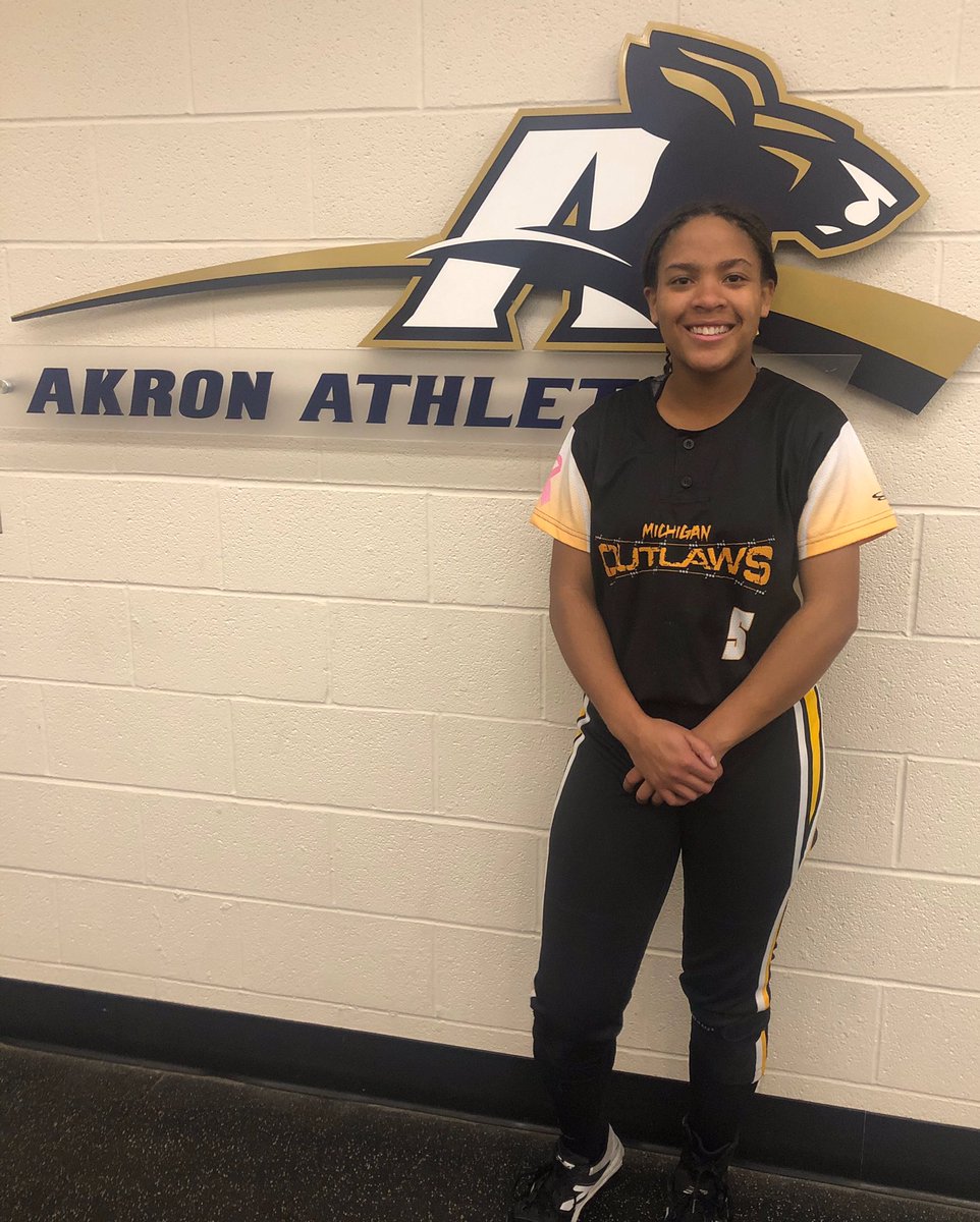 eiland_eliana's tweet photo. Had so much fun and learned a lot from the coaches @MeagganP, and players at @ZipsSB Winter Showcase! 🦘 Thank you for the great feedback on how to better my game! @RBarrowsNCSA @WLCVikingsSBall @MiOutlaws04 https://t.co/O5poe9gDfi