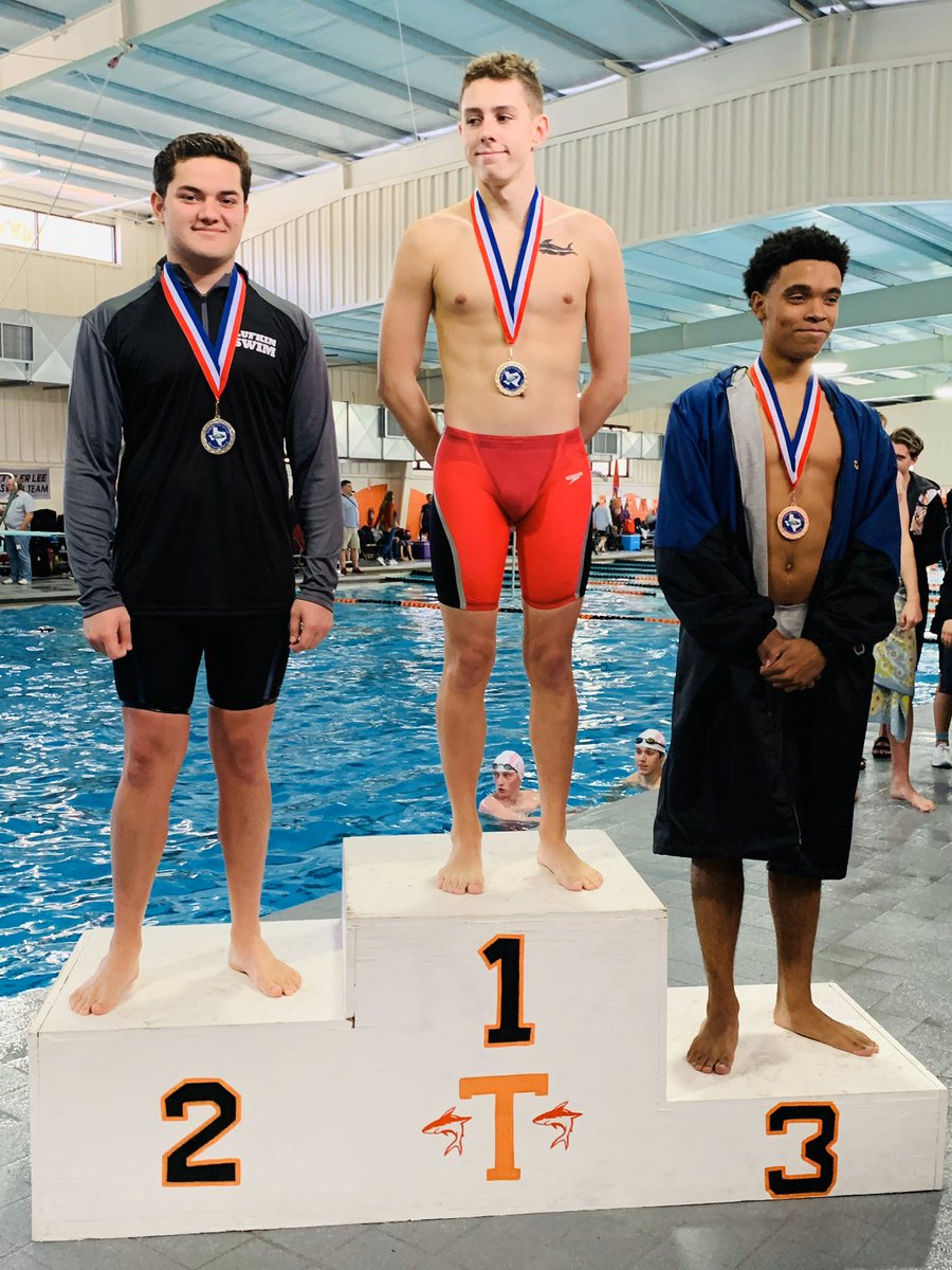 ldorman_CFISD's tweet photo. Pack Swim had a good weekend at TISCA with lots of swimmers swimming in the finals today. @dorman_evan broke the LHS record in the 200 IM that had been set in 2012 and finished 2nd in the 100 fly. #PackSwim #LimitlessPossibilities #LufkinU https://t.co/GyDTbQBsT3