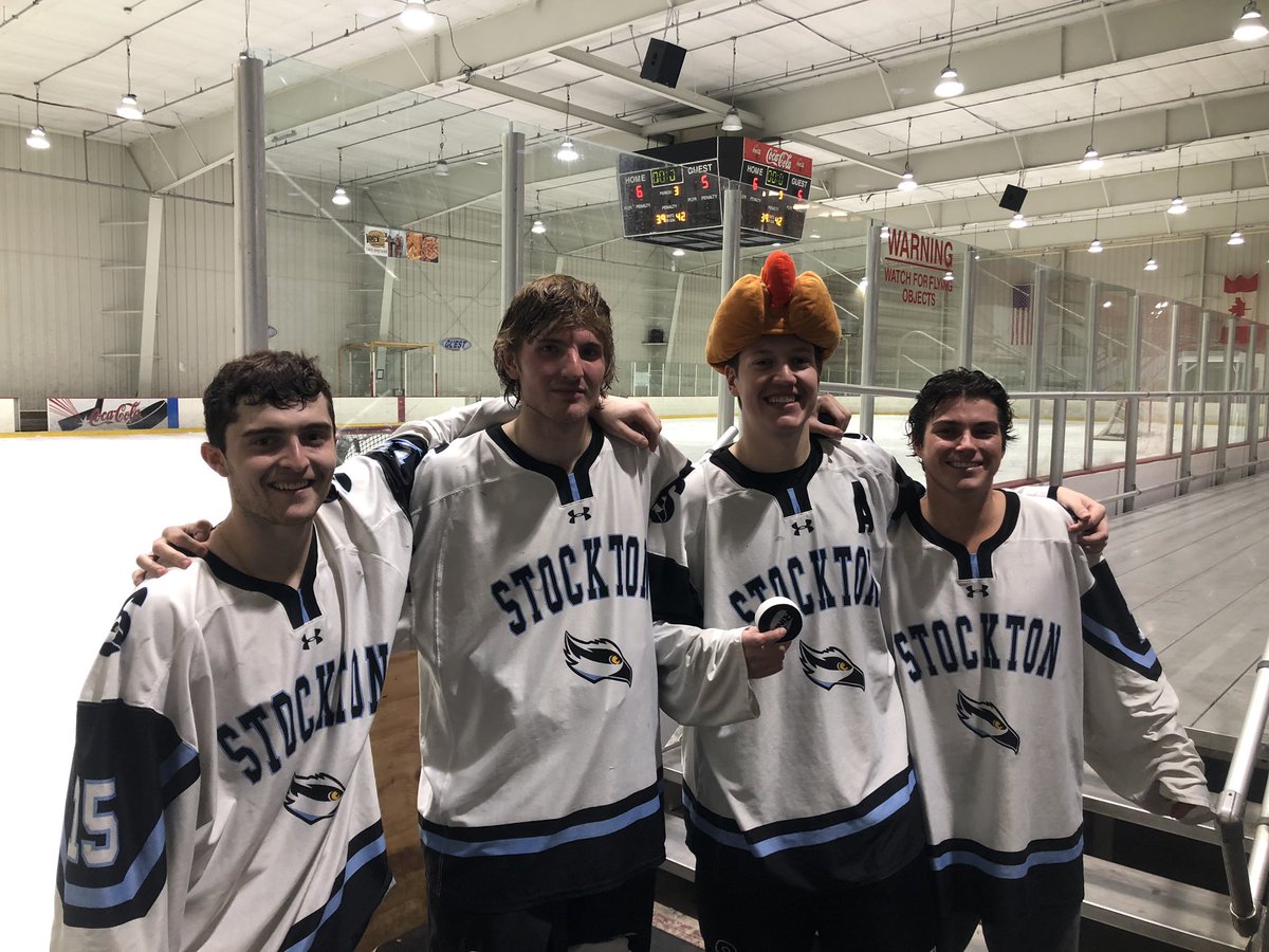 Brandon Biegan’s 1g, 3a night sparks the Ospreys to a 6-5 win over Fairfield!  Garrhet Reedy w/a big night too!! (1g, 3a) Biegs is joined by (L-R) Dineen (1g), Tuthill (2g, GWG), &amp; Hall (1g).  🍎 Noonan (1), Wan (1), Kelly (1), Dineen (1).  🥅 Corella 36sv.  #rollspreys
