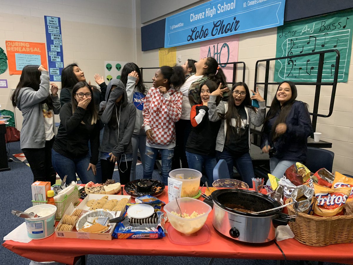 ChavezHSChoir's tweet photo. Happy Friendsgiving 🦃🧡 https://t.co/QrqtfmQxJO