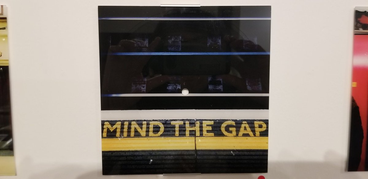 kt_3waystandoff's tweet image. 誘われて行ってみた。行ってよかった。「もともと温めていたアイデアなんですか？」「このギャラリーで個展を開こうと思ったときに浮かんだんです。」作品のコンセプトは1枚目の画像にあるとおり。素晴らしいアイデア。黒瀧さん、丁寧な説明をありがとう。#WISHLESS #サカナクション #NF #黒瀧節也