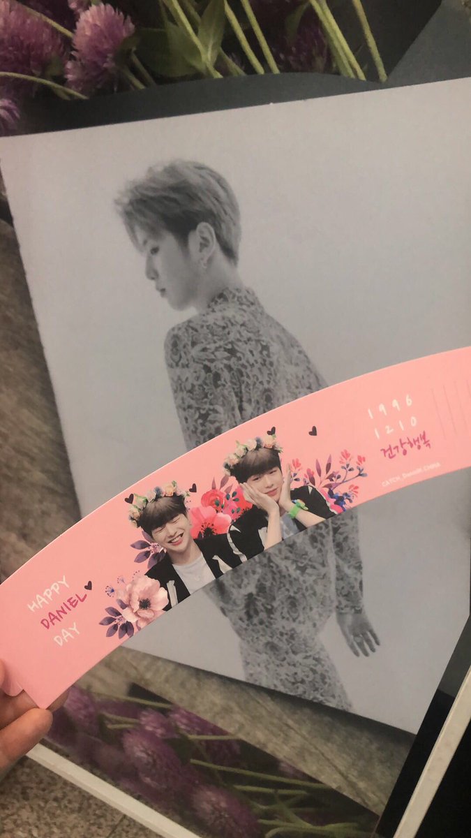 CATCHDanielK's tweet photo. We will give Freebies for Seoul FM here👇 at 4.10 p.m., plz follow us on twitter/weibo and show us with ur ticket 🎫 for SeouL FM❤️

#강다니엘 #kangdaniel #姜丹尼尔 #カンダニエル 
#คังแดเนียล #КанДаниэл #DanitywithDaniel #danity https://t.co/esmDueLw3a