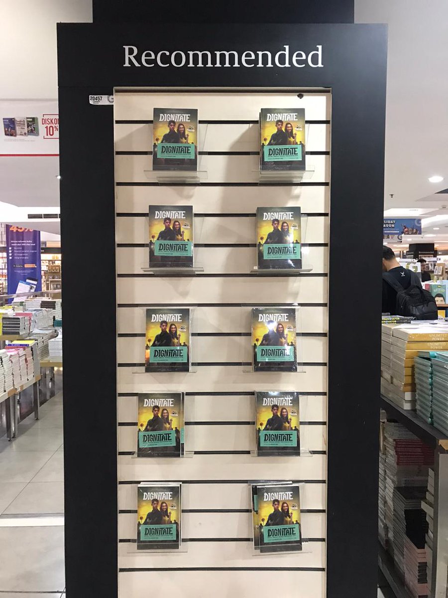 Loveableous's tweet photo. Waahh novel DIGNITATE cover film sudah ada di Gramedia loh ! Ayo miliki sekarang, Supaya ga gengsi nyatain cinta duluan ๐๐
#FilmDignitate #Dignitate #Loveable #MDpicture https://t.co/bGs6Pk6bTv