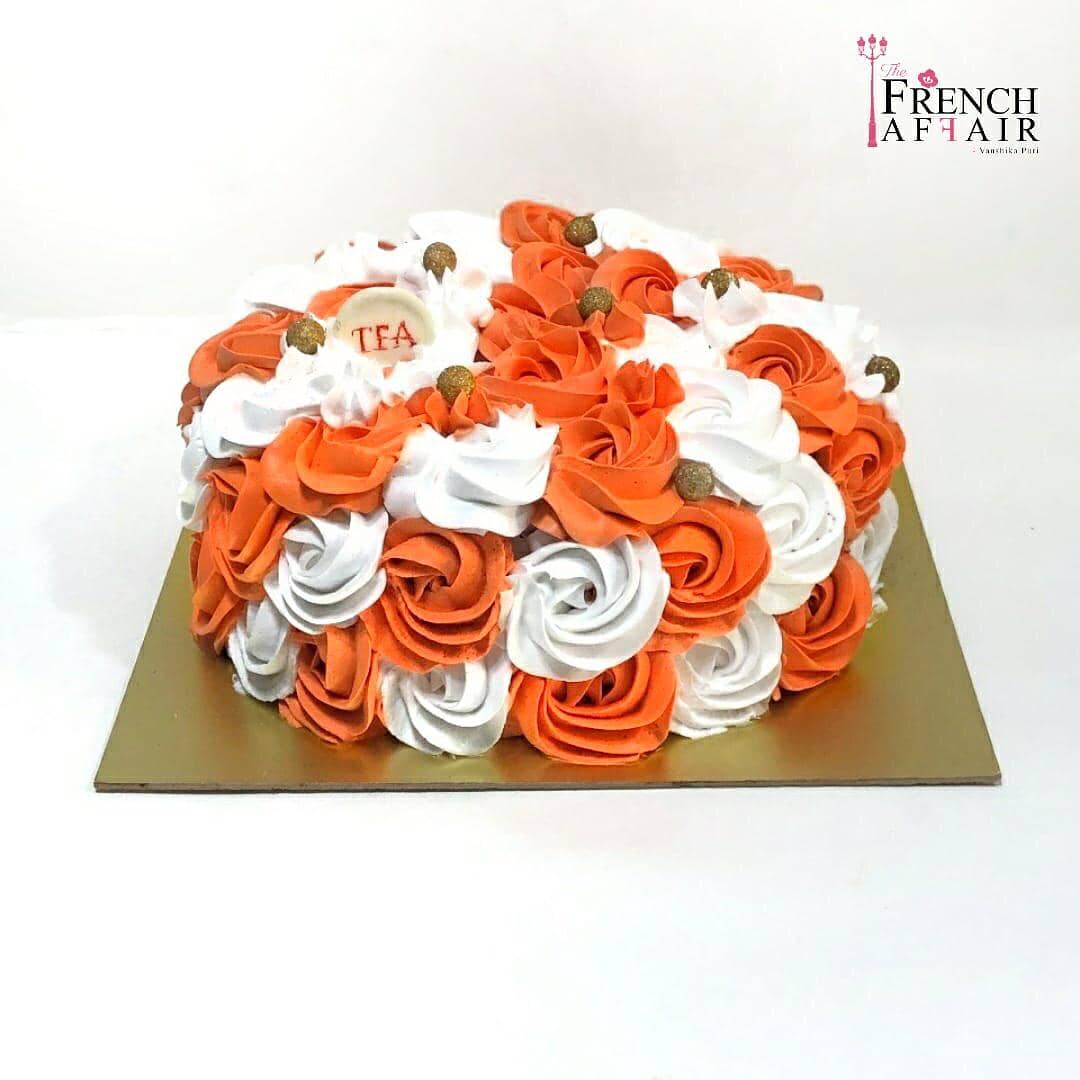 TheFrenchAffair's tweet photo. A floral splendor!
Like it. It's pure chocolate surrounded by creamy rosettes. Absolutely yum!
#TheFrenchAffair #BirthdayCake #CakeArtist #Cake #EatCake #Rosette #RosetteCakes #SugarCraft #Desserts #ChocolateCake #Ombre #OmbreCake #LoveChocolate #CakesForAllOccasion #Dessert https://t.co/H0mB0MyaRD