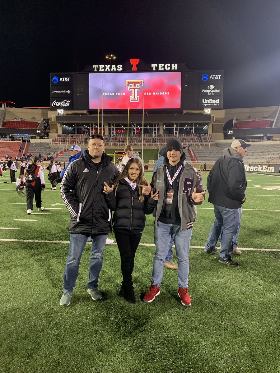 CSMendez_'s tweet photo. Great day today @TexasTechFB -absolutely loved it here! Thank you @ColeThomasTTU for having me out! And great meeting @TTUCoachWells before the game. ⚫️ #WreckEm ⚫️ https://t.co/gyvHed3hDm