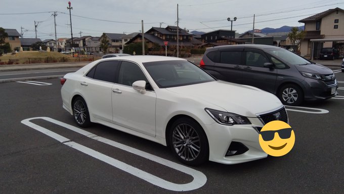 白塗りの高級車を納車した友人に釣れられ紅葉を見に。締めはラーメン 