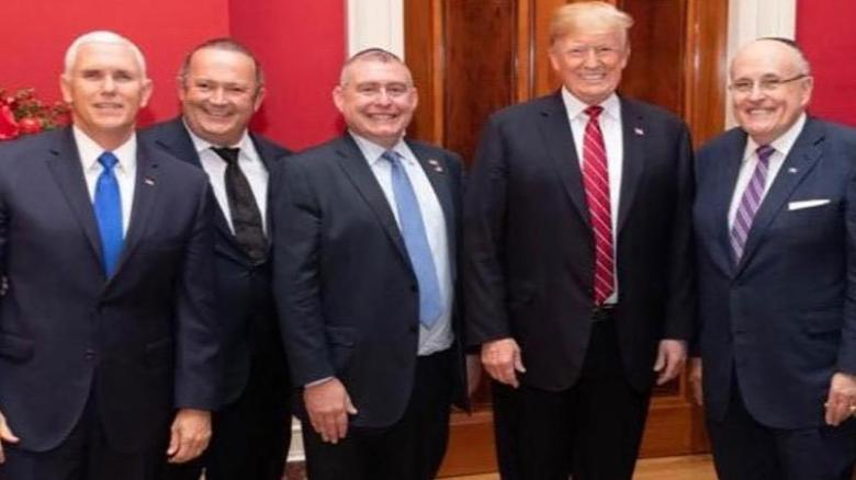 OccupyAssembly1's tweet photo. @realDonaldTrump THIS IS WHAT TREASON LOOKS LIKE.............

@WhiteHouse

@HouseGOP

@SenateGOP

@senatemajldr

THIS IS WHAT TREASON LOOKS LIKE..........

@Jim_Jordan

@DevinNunes

NO OTHER EVIDENCE NEEDED

@realDonaldTrump

 own words "I don't know these men"

DO YOUR JOBS https://t.co/IUg8OctLjY
