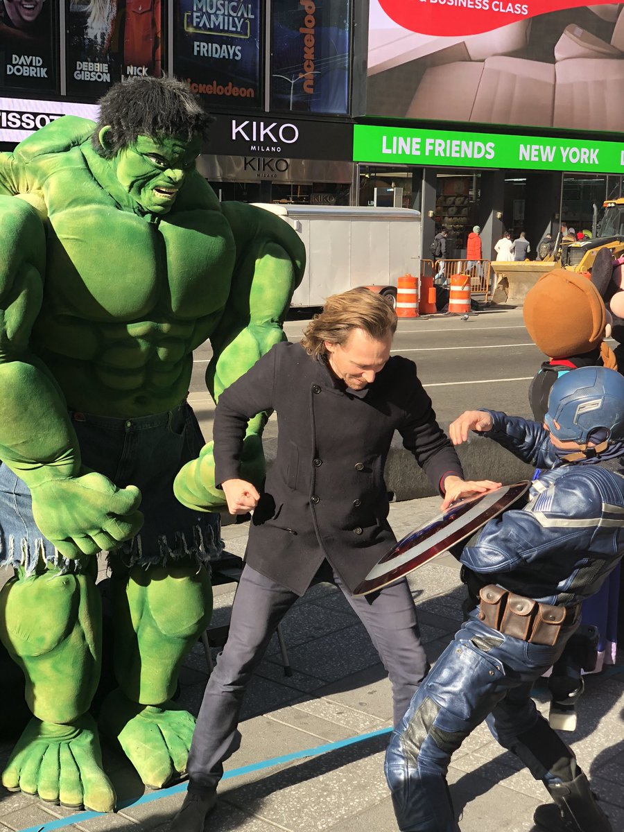 lordevancohen's tweet photo. Today I saw @twhiddleston acting as Loki himself in Times Square. Pretty awesome! #theAvengersAreReal #WOWSuperheroes https://t.co/J0e4mR2tgT