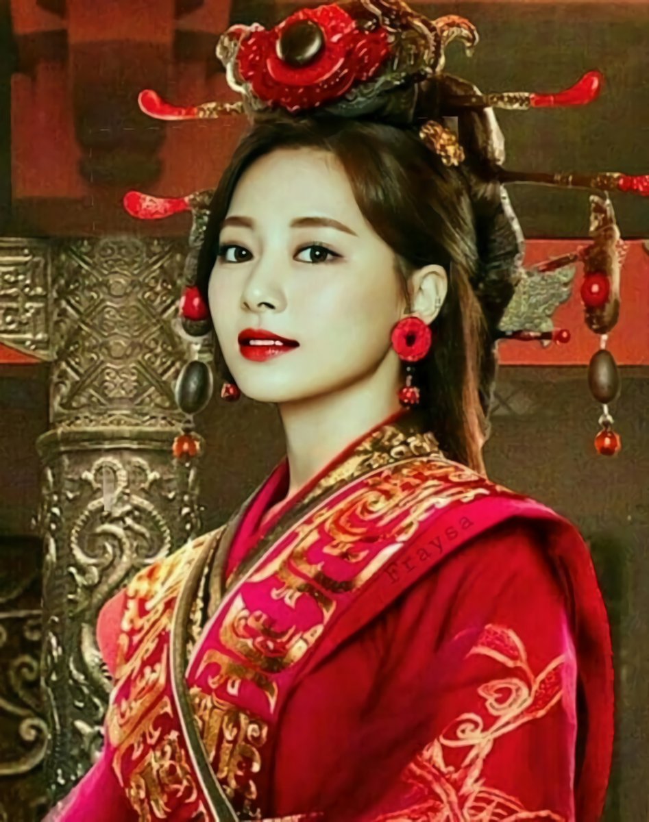 ItzMeRyn's tweet photo. This happens if Tzuyu is transformed into a colossal or royal drama player 🏰👑

#TWICE #TZUYU @JYPETWICE 
👇👇👇👇👇👇 https://t.co/fowg4NjM14