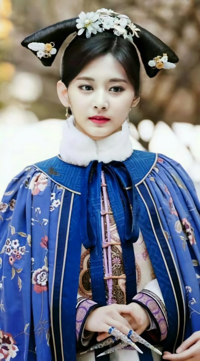ItzMeRyn's tweet photo. This happens if Tzuyu is transformed into a colossal or royal drama player 🏰👑

#TWICE #TZUYU @JYPETWICE 
👇👇👇👇👇👇 https://t.co/fowg4NjM14