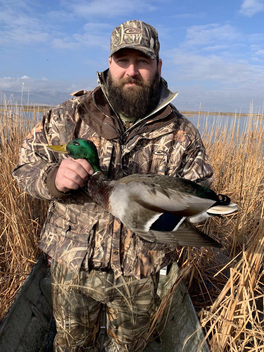 Not a lot flying today where me and Gerick were but we got a few including this stud. Thanks Gerick for taking me out. 
#ihuntdux #duxwaterfowl