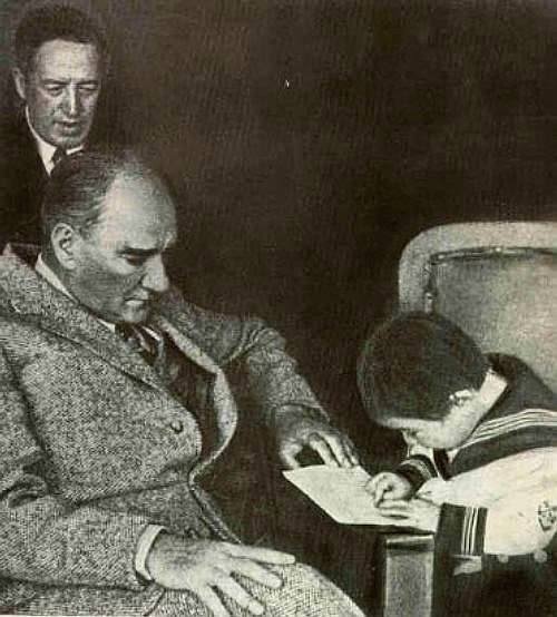 silenthill1907's tweet image. #meshnetwork #ine #intellishare 

@Intellishare_

Başta başöğretmen Mustafa Kemal Atatürk olmak üzere tüm saygıdeğer öğretmenlerimizin öğretmenler günü kutlu olsun.