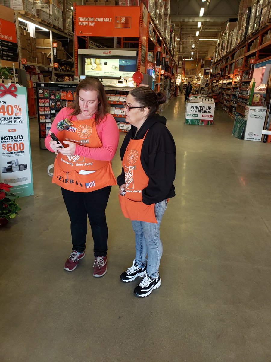 Sherry25756968's tweet photo. Here at 1064 Our specialists Nick and Casey chasing after those leads today, and sharing some of their knowledge with new associates to further their development! https://t.co/rTiYnNtDXj