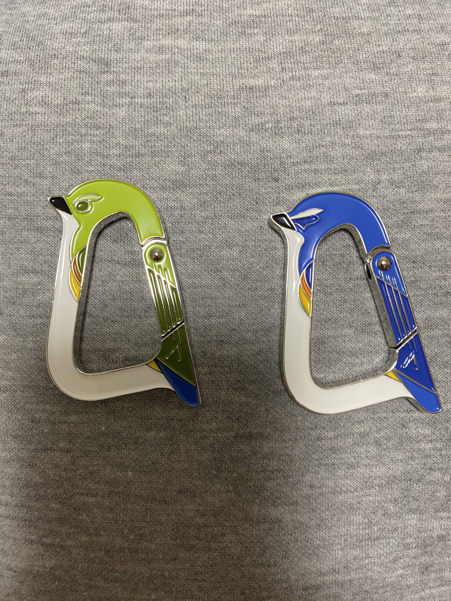 Meso めちゃくちゃ可愛いカラビナを見つけた 鳥の名は ルリビタキ 緑がメスで青がオス これ 可愛くない 一目惚れ Yamasankaってブランドなのか とりあえずかわい Yamasanka ルリビタキ カラビナ T Co Umli4ttffg Twitter