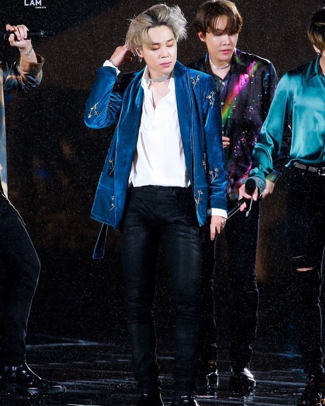 Jimin Global MUSE on X JiminToday All sizes of PATBO s beaded velvet robe jacket 895 USD sold out after Jimin wore it in MagicShopJapan. The brand s founder creative director