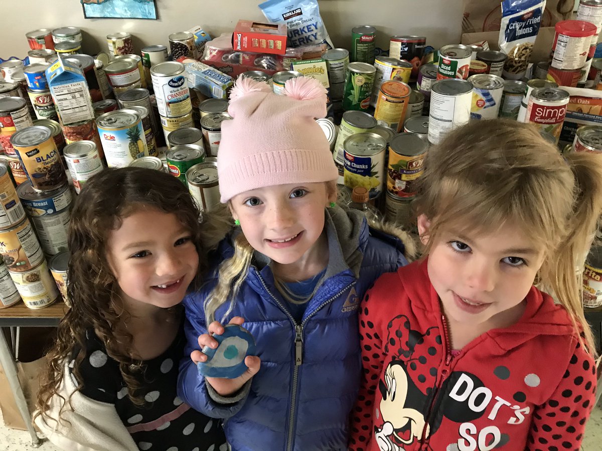 SierraViewElem's tweet photo. Eagles caring for others...Canned Food Drive 2019 https://t.co/bxZGGV7ZiC