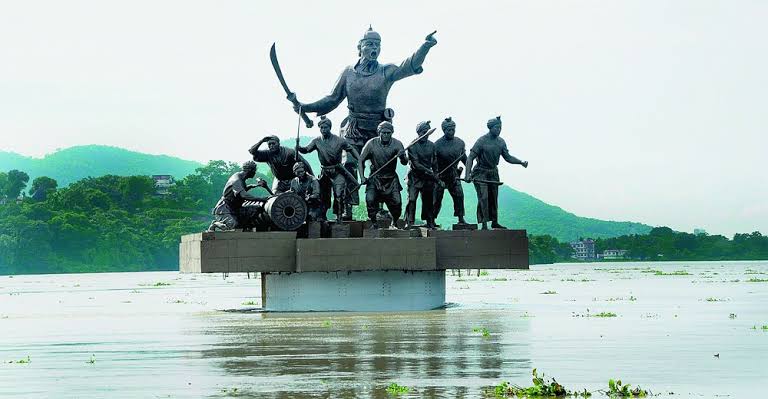 In 2016, a 35 ft high statue of Lachit and his men wasinaugurated in the middle of the Brahmaputra river, at the scene of hisgreat victory, still so proudly remembered by every Assamese.  #VeerLachitDivas