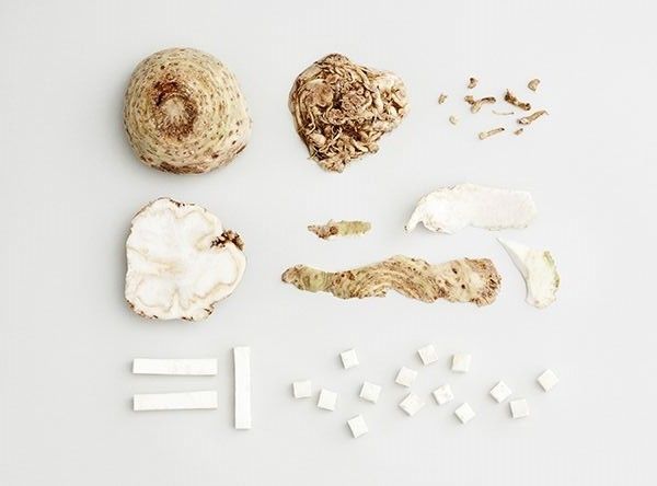 We're eating in the season this beautiful salmon dish featuring a mouthwatering celeriac almond puree! buff.ly/2Kgd56c <a href="/CreateFood/">Create Food</a> <a href="/chandco/">CH&CO</a>