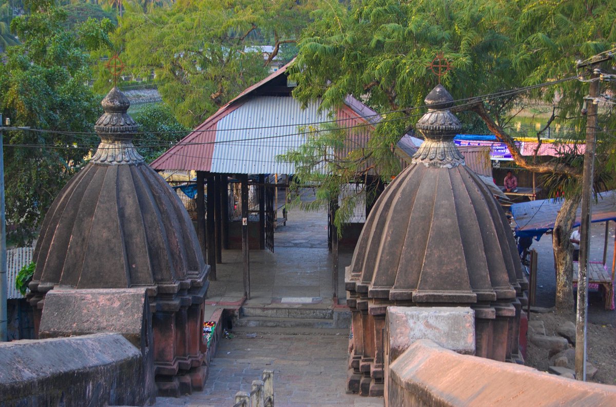 6.Hayagriba Madhaba Temple: Hajo is an ancient pilgrim spot of three religions - Hindu, Islam and Buddhism. Some believe that Buddha attained Nirvana in this place, hence the temple is frequented by both Buddhist lamas and Bhutiyas, especially during the winter season.