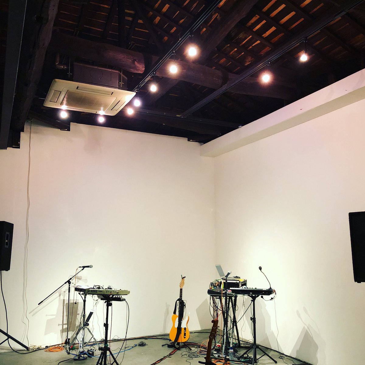 The_Vocoders's tweet photo. 本日はThe Vocoders＜Tour de Café 2019「1st V」＞11本目@福岡Gallery SOAP！
ギャラリーの名の通り、ミニマルで素敵な空間です！
本日は17:00スタート。どうぞお楽しみに！！
#TheVocoders #The_Vocoders #TourdeCafe #1stV #福岡 #gallerysoap #カフェテクノ https://t.co/1vVKGu33cK