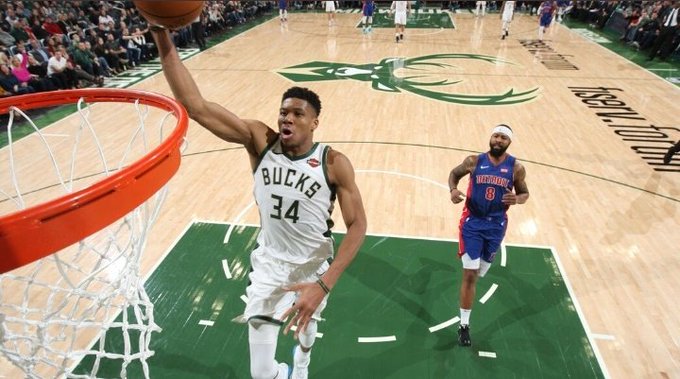 开场后雄鹿首先进入状态取得领先，接着罗斯登场后帮助活塞缩小分差，第二节字母哥和布莱德索连续杀入内线帮助雄鹿巩固领先优势，上半场雄鹿54-47领先。