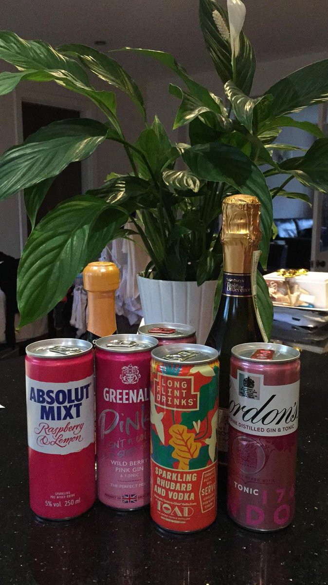 The Sawbrigeworth massif have got their train supplies to London ready! Women after our own hearts. Enjoy the show ladies! 🍾🥂❤️