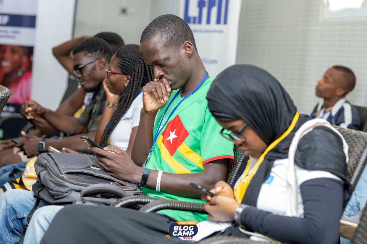 TchabouMeh's tweet image. Les gars on leur dit que le #BlogCamp228 c'est pas fini ou on continue par faire genre ?...

@jimsjazz @efycacement @AdoudeLeynna @OdiLoosm @Apush_Bruh @BolaBLG