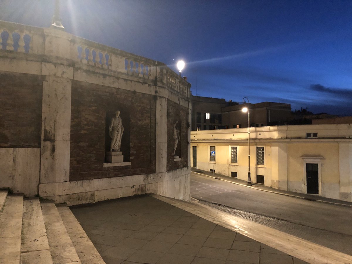 The steps & the walls that are located very close to the Quirinal Palace, and leads the way towards that very place. This area looks especially wonderful within the concluding daylight hours & being accompanied by the beginning of the bright & calm street lights.
