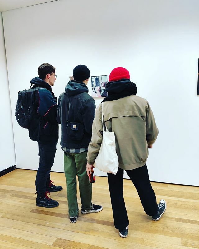 Wie gaat vandaag nog naar WAWWA Oil in De Tank? Laatste kans om je kop binnen te steken en olieverfschilderijen van 15 artiesten te bewonderen. Van 14u tot 18u. Gratis!