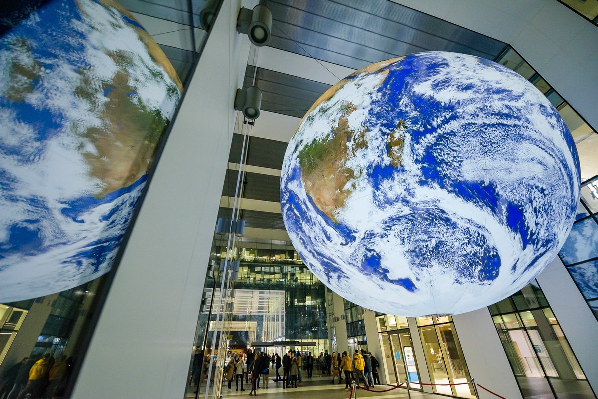 Light Art Festival in #Cluj believes the Earth is round. ”Gaia” is an art work signed by <a href="/lukejerram/">Luke Jerram</a>. 

Photo: Lights On Romania