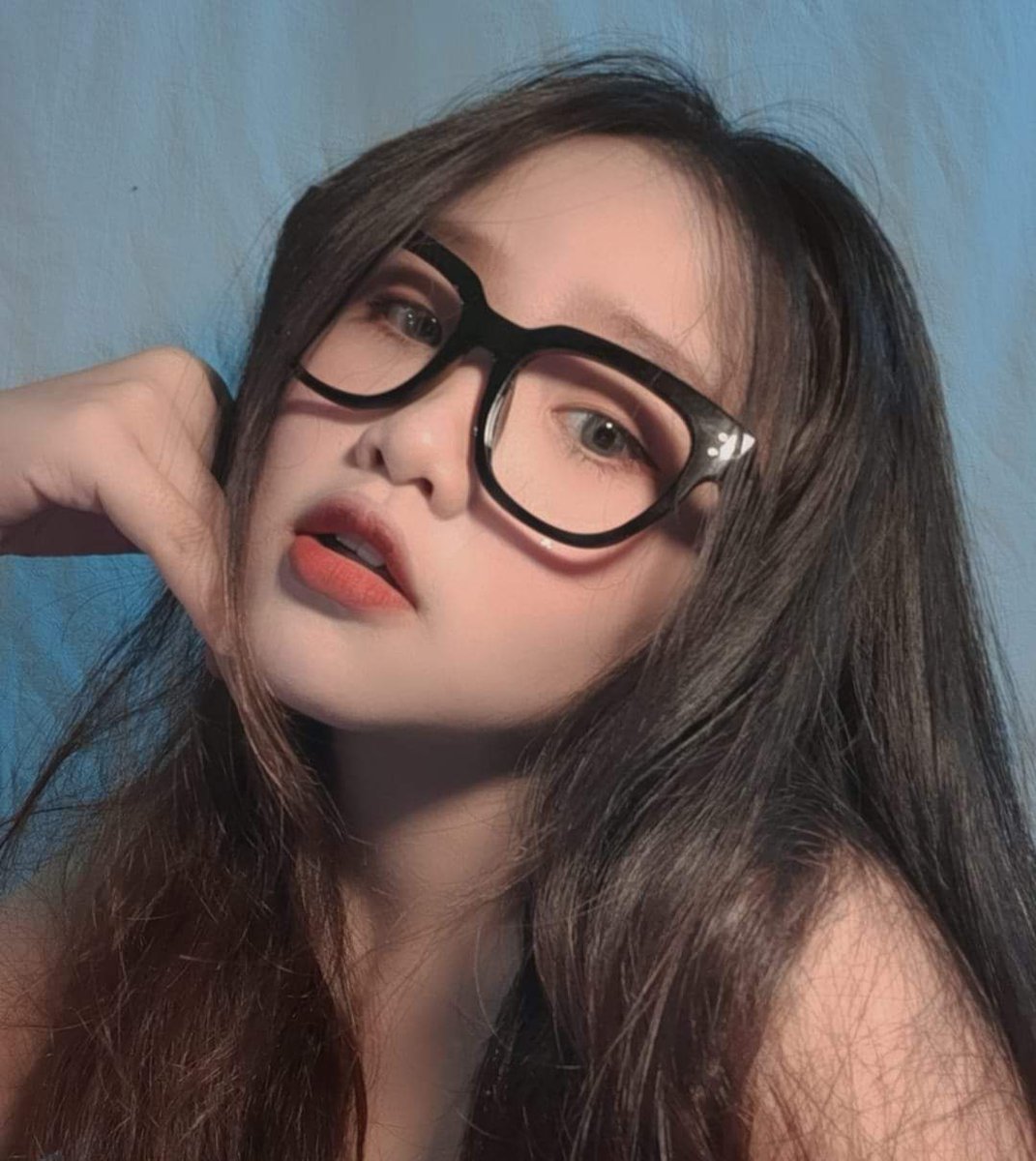 VnPtn's tweet photo. @haiyen2k2 Follow giúp em với nhé https://t.co/uGiTI1V7Ab