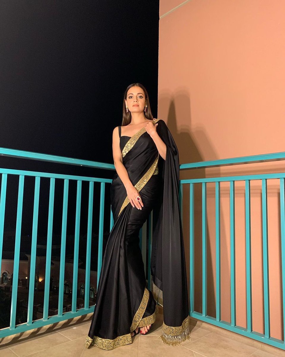 filmfare's tweet photo. .@deespeak looks stunning in this black and gold saree. https://t.co/PdXybe75Ma