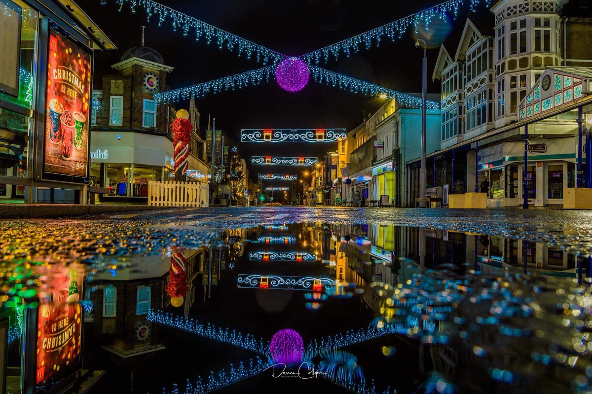 The Christmas lights are on! Check out the full Christmas event programme on 👇🏼

lovebognorregis.co.uk/Christmas 

📸 by Darren Collyer 

<a href="/ExpWestSussex/">Experience Sussex Partnership</a> <a href="/VisitSouthDowns/">Visit South Downs</a> <a href="/VisitSussex/">VisitSussex</a> @sussexbythesea1