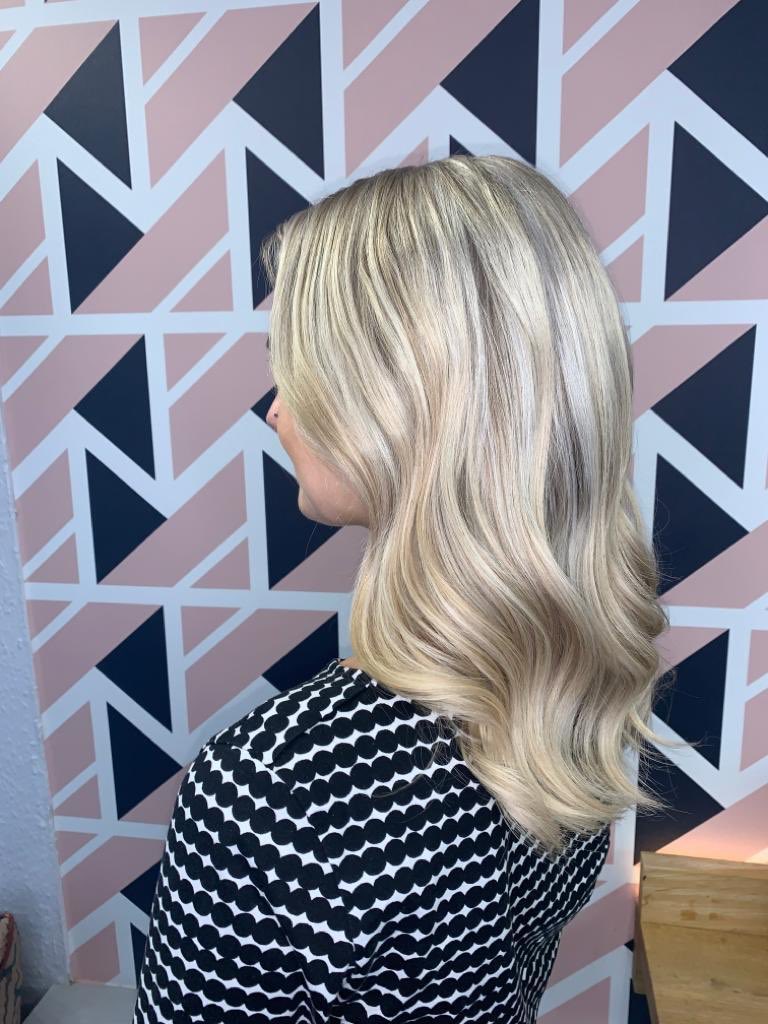 marzipanhair's tweet photo. Fresh foils & toner by Daisy π
#redkenblonde #marzipanhair #truro #cornwall #newhair #icyblonde #redkenuk #trurohairsalon https://t.co/4WdoLWVmo7