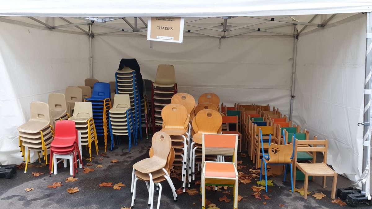 VilleColombes's tweet photo. ♻️ Semaine européenne de réduction des déchets ♻️
Mobilier recup, atelier de réparation meubles, petit-électroménager et vélos, compostage ...
Tout est prêt pour vous accueillir à l'école Tour d'Auvergne, dès 10h et 16h pour les associations ! Venez vite ! #SERDD https://t.co/FIFSjv6PsU