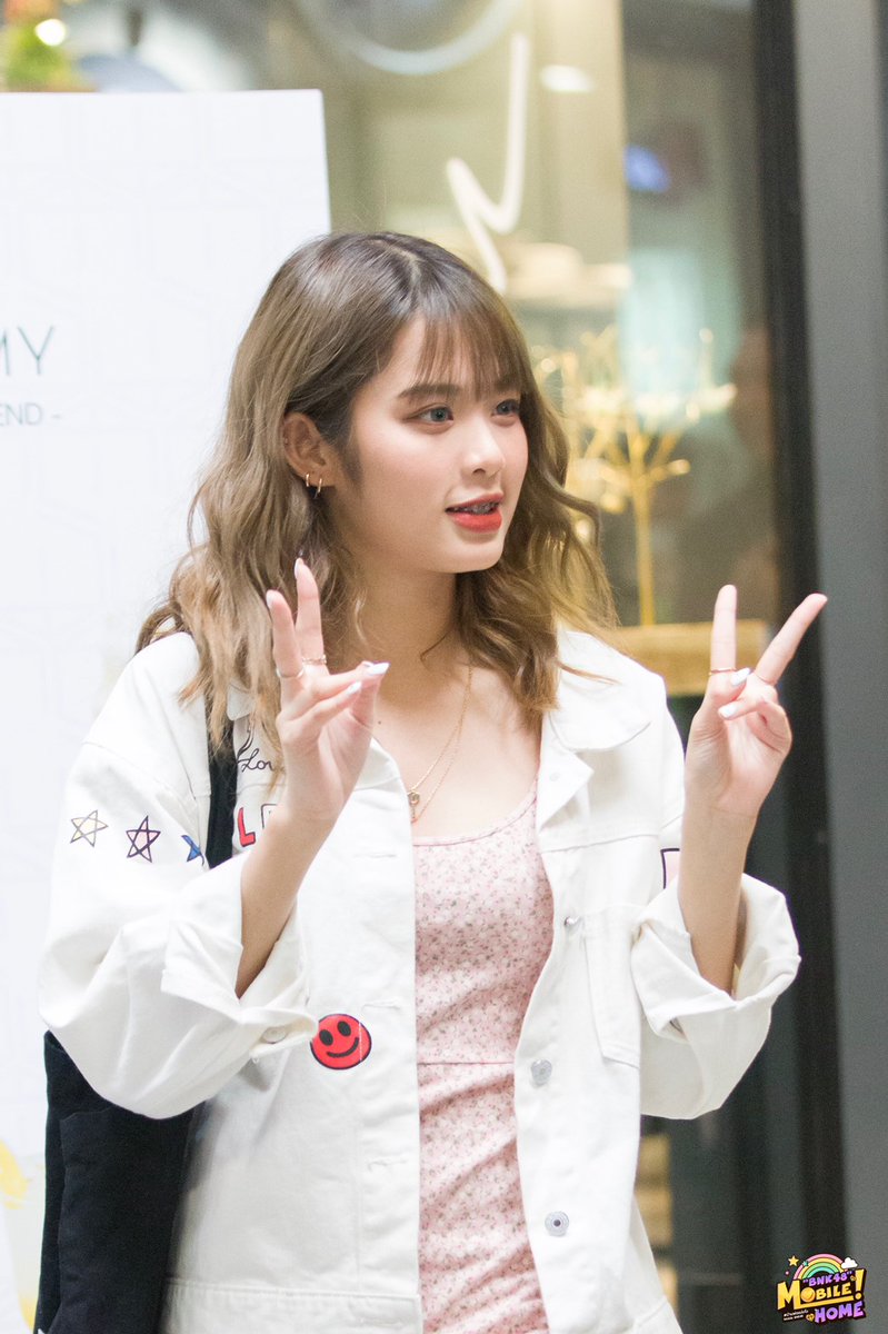 MOBYE_Fanbase's tweet image. เสร็จงานแล้วจ้าาาา 😊
น้อนโมบายล์หลังงาน Superboy Project เป็นตาฮักแท้น้อออ 💕❤️😍

#MobileBNK48 
#Bnk48