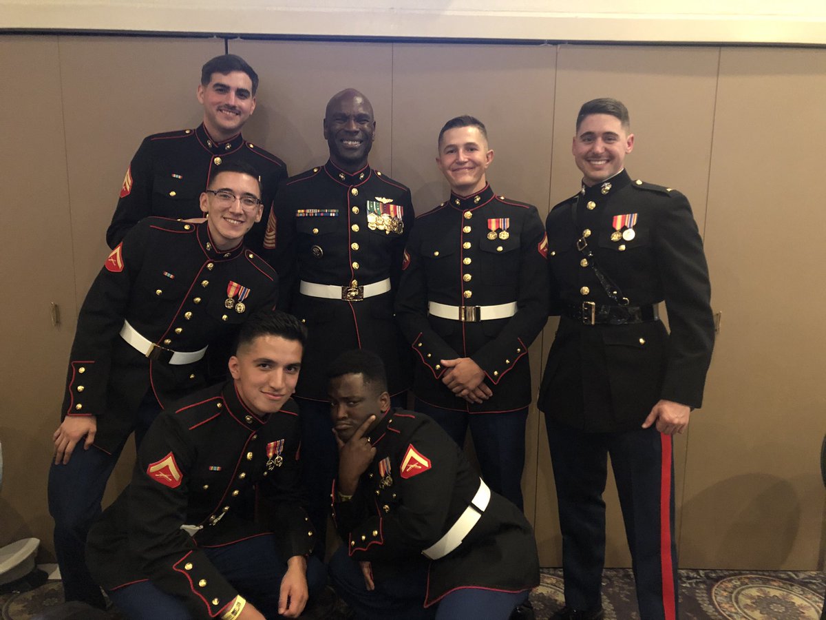 CHOPchopCH0P's tweet image. Marine Corps Birthday Ball
#latepost #244Years