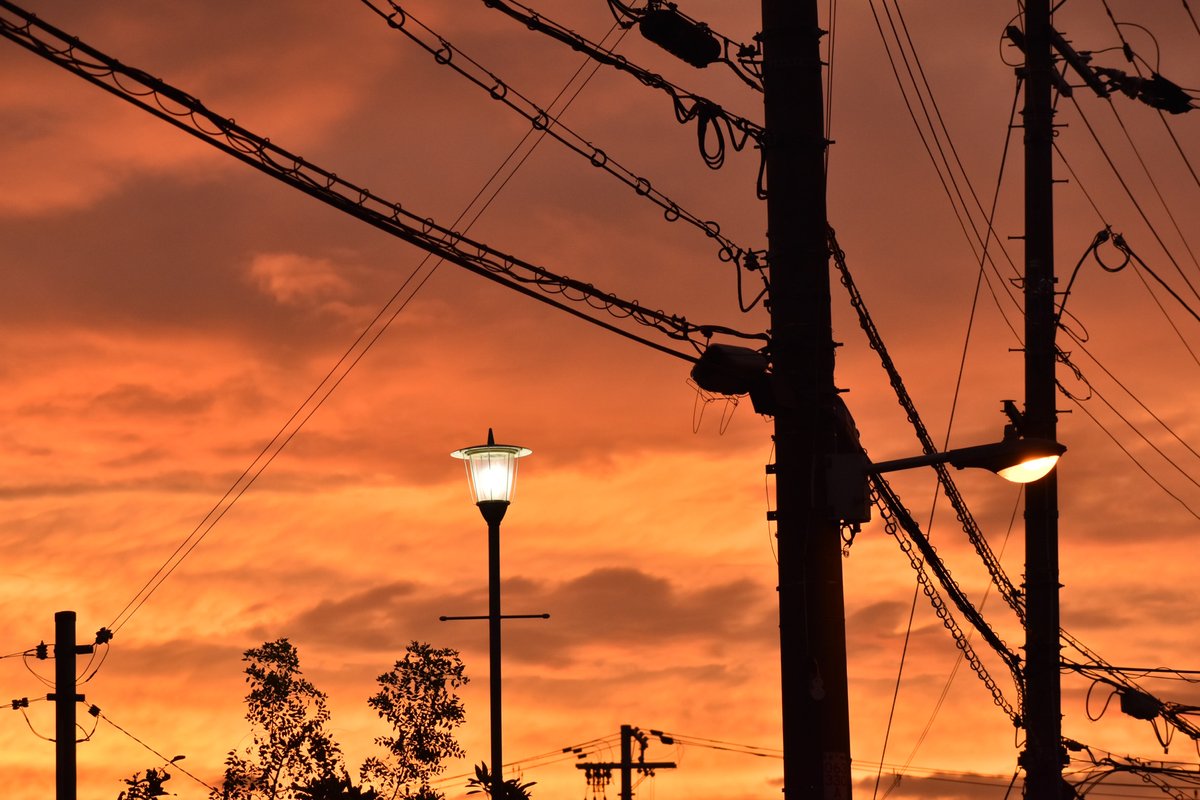 橙

#夕焼け #街並み #イマソラ #夕方 #街灯 #電柱 #電線 #無加工 #ファインダー越しの私の世界 #写真好きな人と繋がりたい #写真で伝えたい私の世界 #d5600 #nikon #sunset #cityscape #evening #streetlamp #electricpole #electricwire #photography