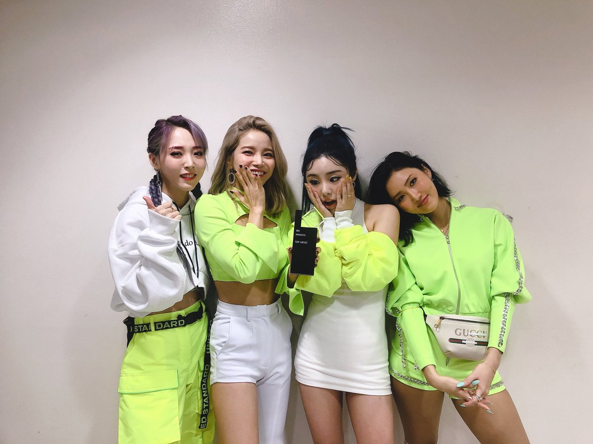 RBW_MAMAMOO's tweet photo. [#마마무]
인기가요에서도 1위를 할 수 있었던 건 
우리 무무들이 있었기에 가능했습니다!
무무들 고맙무😭💞

#MAMAMOO #인기가요 https://t.co/KiKUrQhcaz