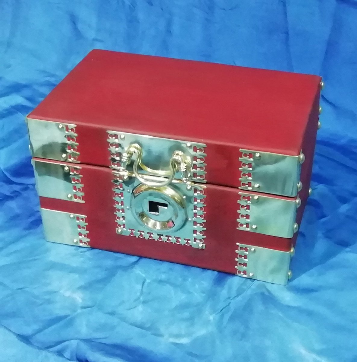 Praefectvs_Prae's tweet photo. Roman Box Familia Poppaea
🏛️ ⚔️ 🏛️ ⚔️ 🏛️ ⚔️ 🏛️ ⚔️ 🏛️ #FamiliaPoppaea #bestfamily
#RomanJewelry #RomanBox #RomanLove #Key #AnnivsFecit #Roma #Bonadea #Domina #Augst #AncientRome #archeology #archéologie #archäologie #archaeology_lovers #Box #follow #RomanWoman #photooftheday https://t.co/eCgjrFQvYg