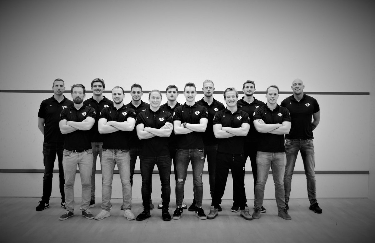 Vanavond: SVH – <a href="/SchuurmanBZC/">Schuurman BZC</a> 
Belangrijke wedstrijd tegen een concurrent om plaatsing voor de play-offs.
Kom allen SVH naar de overwinning schreeuwen.
Start wedstrijd: 18.10u. 
Voorprogramma: EG3 vs <a href="/DeKempvis/">De Kempvis</a>