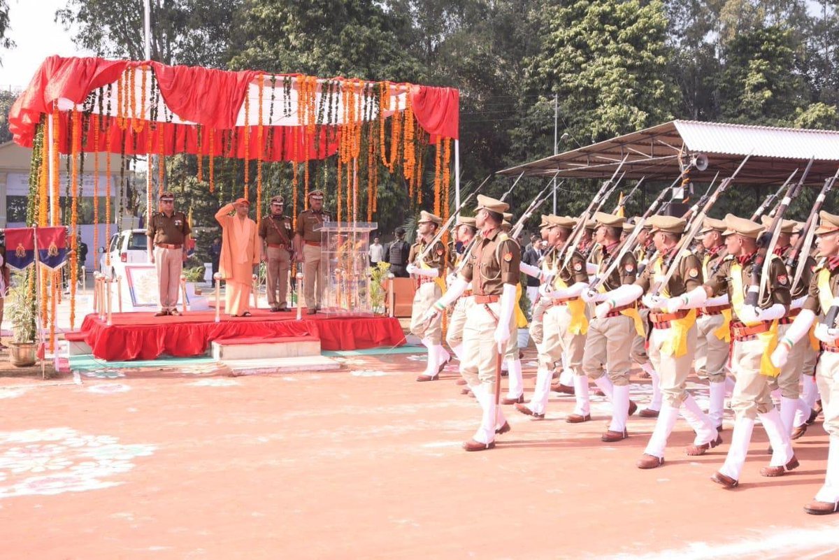 UP POLICE tweet media