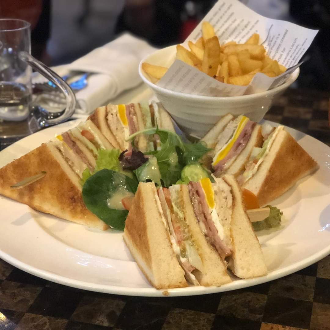 dueroabino's tweet photo. The iconic clubhouse sandwich layers of ham bacon with juicy tomatoes, crisp lettuce and cheddar cheese that creates the perfect bite!
#influencer #content #creator
@assistedsocial https://t.co/TioLnC8bkM