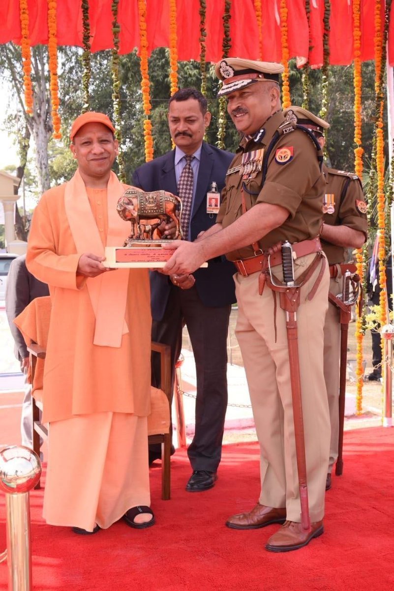 UP POLICE tweet media