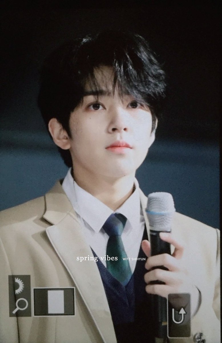 SpringVibes_'s tweet image. 191124
#위인더존 #시현 #SHIHYUN